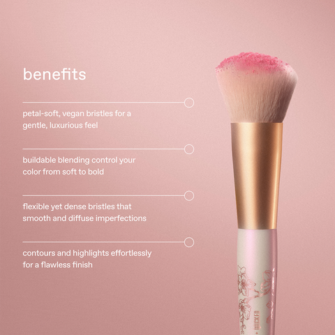 r.e.m. beauty チークブラシ　ウィキッド　グリンダ　アリアナ　ピンク r.e.m. beauty x Wicked: For Good Cherry Blossom Blush Brush – rem