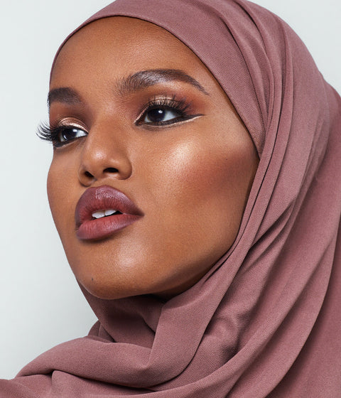 on your collar matte lipstick / tiramisu - on-figure