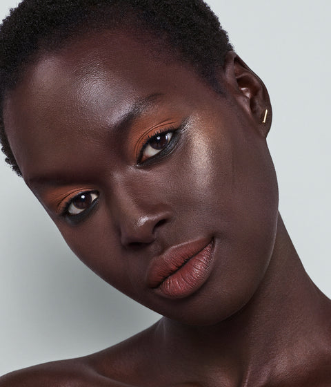 on your collar matte lipstick / wine n dine - on-figure