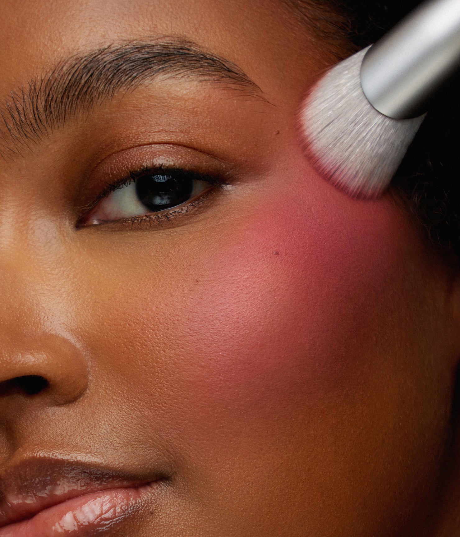 blush brush – rem beauty